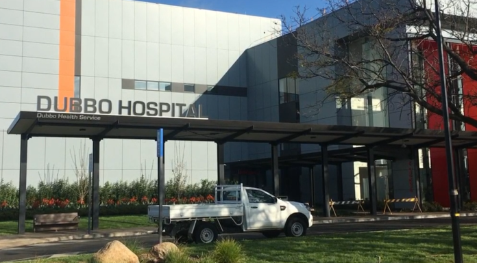 NSW 고속도로, 한남성 음주 운전으로 3중 추돌사고내 경찰에 기소 Both of the drivers were taken to Dubbo Base Hospital. (9News)
