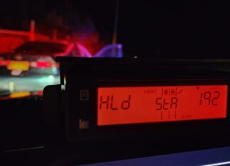 NSW, P-번호판 운전자 시속 192km로 주행하다 적발 An 18-year-old man was caught travelling at 192kmhr on the NSW Central Coast, police say. (NSW Police)