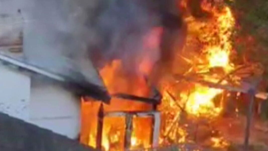 A﻿ 71-year-old man has died in hospital after a house fire in Kingswood. (9News)