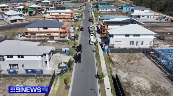 골드 코스트 부동산 인기 지역 급등, 시드니에 근접 Gold Coast property prices are shooting up. (Nine)