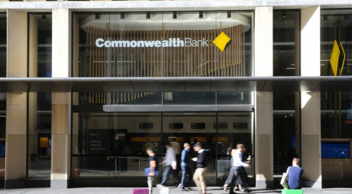 호주 대형은행, RBA 금리 발표 앞두고 정기예금 금리 인하 The Commonwealth Bank was the first of the big banks to cut term deposit rates. Picture NCA Newswire Gaye Gerard