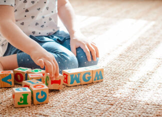 호주인 4명 중 1명, ‘육아 사막’에 살고 있다. Childcare access is an essentially element of addressing wealth and gender disparities in the workforce, but new research highlights a huge inequality of access. (Getty)