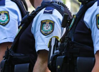 본다이 남성 4명 마약, 가정 폭력 단속으로 기소 Police conducted a two day sting targeting DV and drug supply offences across Sydney’s eastern suburbs. Picture NewsWire Gaye Gerard