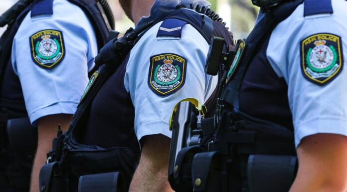 본다이 남성 4명 마약, 가정 폭력 단속으로 기소 Police conducted a two day sting targeting DV and drug supply offences across Sydney’s eastern suburbs. Picture NewsWire Gaye Gerard