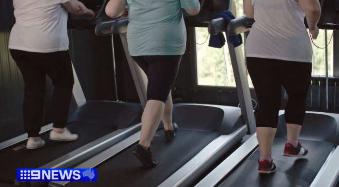 남호주, 비만 급증하면서 소아비만도 늘어 Experts have suggested focusing on creating an understanding of exactly what we're consuming, adopting strategies similar to those used to combat smoking to tackle the crisis. (Nine)