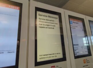 시드니 센트럴 스테이션, 수리 후 지속적인 지연 예상 Trains are delayed across Sydney. (9News)