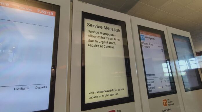 시드니 센트럴 스테이션, 수리 후 지속적인 지연 예상 Trains are delayed across Sydney. (9News)