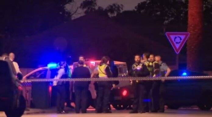 퍼스, 수배 차량에서 1백만 달러의 마약 압수 The injured cop remains in hospital with critical injuries. (9News)