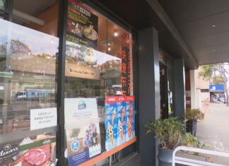 시드니 슈퍼마켓에서 190병 이상 술 압수 Inspectors from Liquor and Gaming NSW have seized 191 bottles and cans of alcohol from a Camperdown supermarket. (9News)