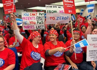 NSW 간호사, 조산사의 파업으로 수술이 연기되다 Some scheduled surgeries will be postponed in New South Wales as nurses and midwives move to strike for a 15 per cent pay rise. (Aisha Dow)