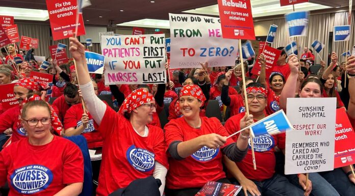 NSW 간호사, 조산사의 파업으로 수술이 연기되다 Some scheduled surgeries will be postponed in New South Wales as nurses and midwives move to strike for a 15 per cent pay rise. (Aisha Dow)