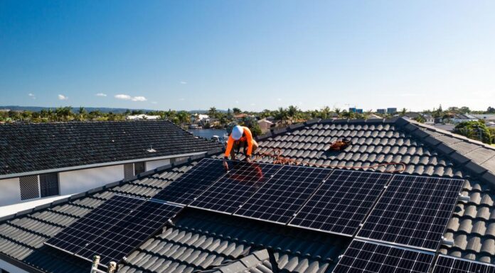 NSW, 에너지 효율을 높이기 위해 2억 9천만 달러 규모의 주택 및 기업 지원 프로그램 시행 State governments have a host of schemes in place to rebate solar panels and batteries. Picture Supplied