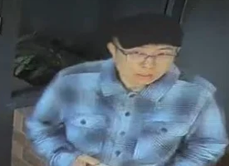 경찰, 브리즈번 공원에서 아기에게 끓는 커피 붓고 도주한 남성 신원 확인 Police have released images of a man they claim poured hot coffee over a baby in a Brisbane park. (Queensland Police Service)