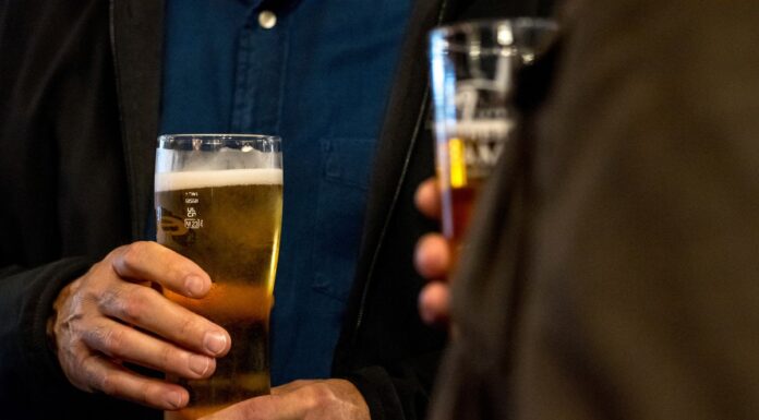 호주 전역 클럽이나 펍에서 진저및 라거 맥주값 인상 예상 The taxable definition of beer is set to change under a new draft ruling by the ATO. (Getty)