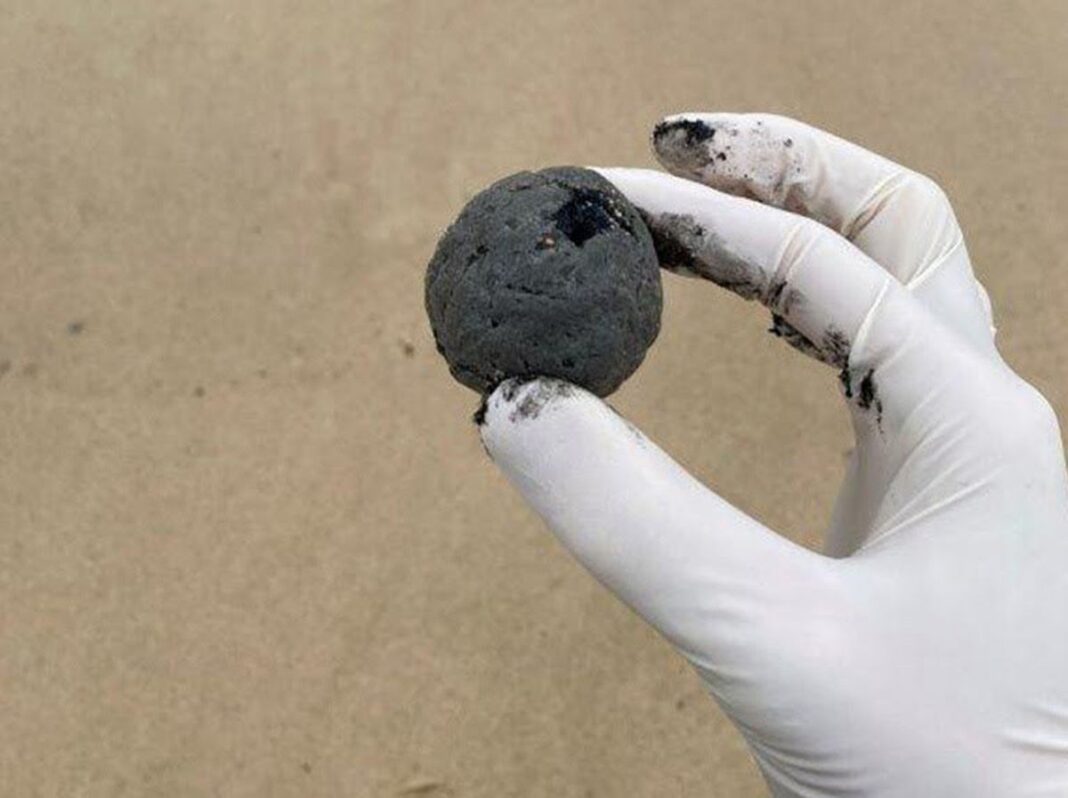 .Mysterious ball-shaped debris has washed up on Coogee Beach. (Randwick City Council )