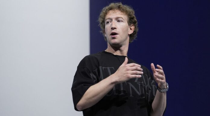 Facebook 사기 줄이기: Meta 호주 은행과 협력하여 스팸이나 사기플랫폼 제거 Meta CEO Mark Zuckerberg talks about the AR glasses during the Meta Connect conference last month. (AP PhotoGodofredo A Vásquez)