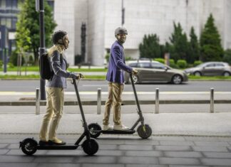 NSW 전동킥보드 합법화 예정 Over 1 million NSW residents have ridden an e-scooter. (Getty)