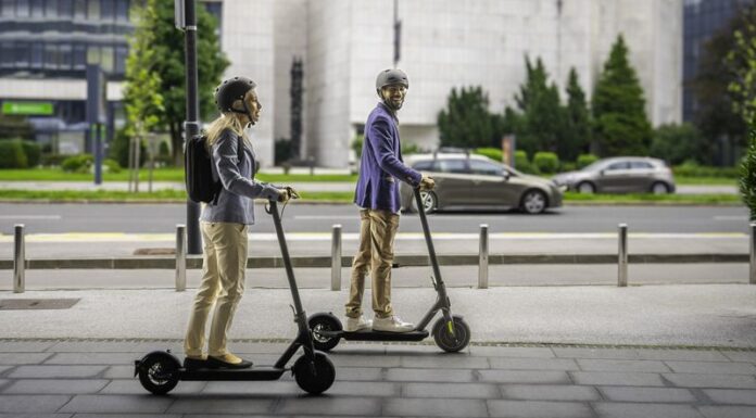 NSW 전동킥보드 합법화 예정 Over 1 million NSW residents have ridden an e-scooter. (Getty)