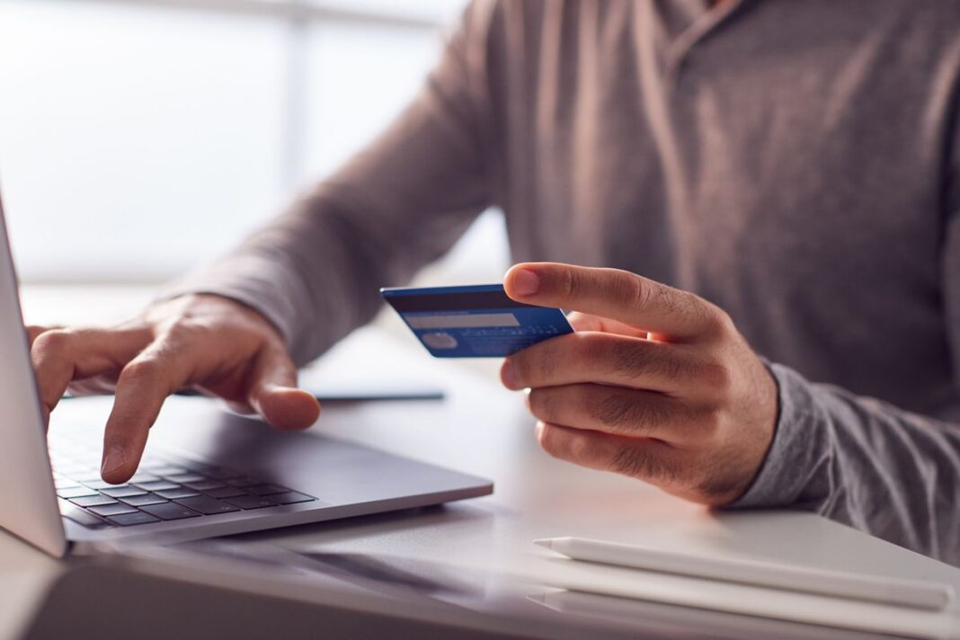 1 in 6 Aussies say they have fallen victim to credit or debit card fraud recently. (Getty)