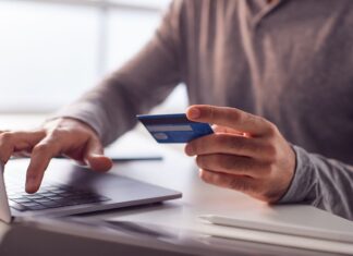 신용카드 사기 피해자 호주인, 대부분 신고하지 않아 1 in 6 Aussies say they have fallen victim to credit or debit card fraud recently. (Getty)