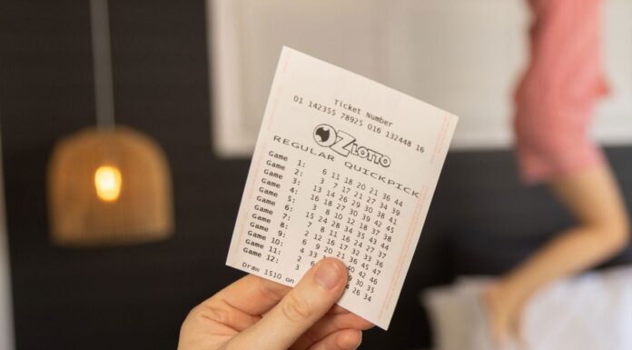 NSW 남성이 자신도 모르게 수백만 달러의 부자가 된 것을 발견한 순간, ‘등골이 오싹’ The winning entry was unregistered, meaning lotto officials had to wait for the mystery ticketholder to discover their life-changing news. (Supplied)