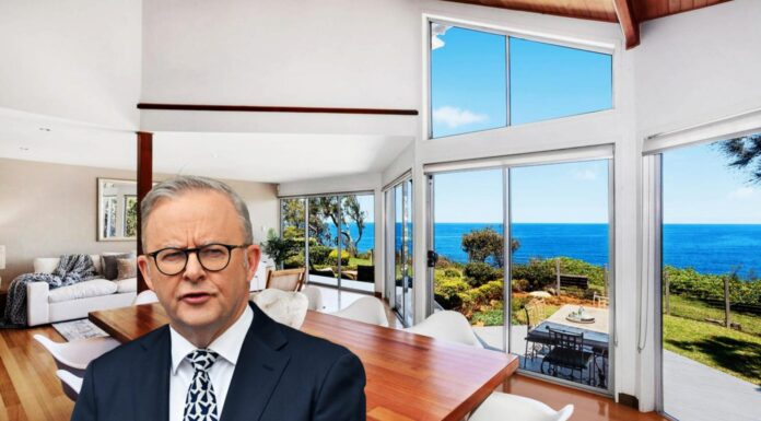 총리의 430만 달러짜리 고가 주택 매입 Anthony Albanese has splashed out on a new home. Credit The Nightly Realestate.com.au