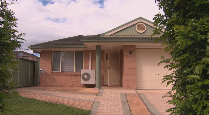 남편을 토막살해한 시드니여성 금전적 동기로 추정 Nirmeen, 53, allegedly killed Noufl in their Greenacre home, before dismembering his body and disposing of it. (Nine)