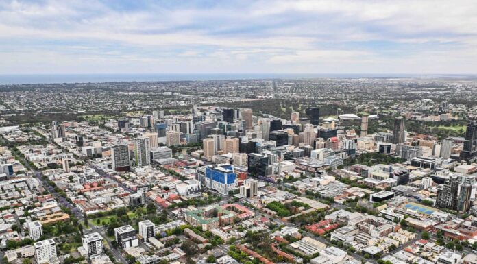 가장 많은 저축을 가진 호주 지역은? Adelaide households were full of surprises._news.com.au