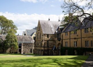시드니 명문대학 기숙사에서 학생, 성인용품으로 ‘목 조임’ 당해 Generic of St Paul's College in Sydney. 16th December 2022 Photo Janie Barrett (Janie Barrett)
