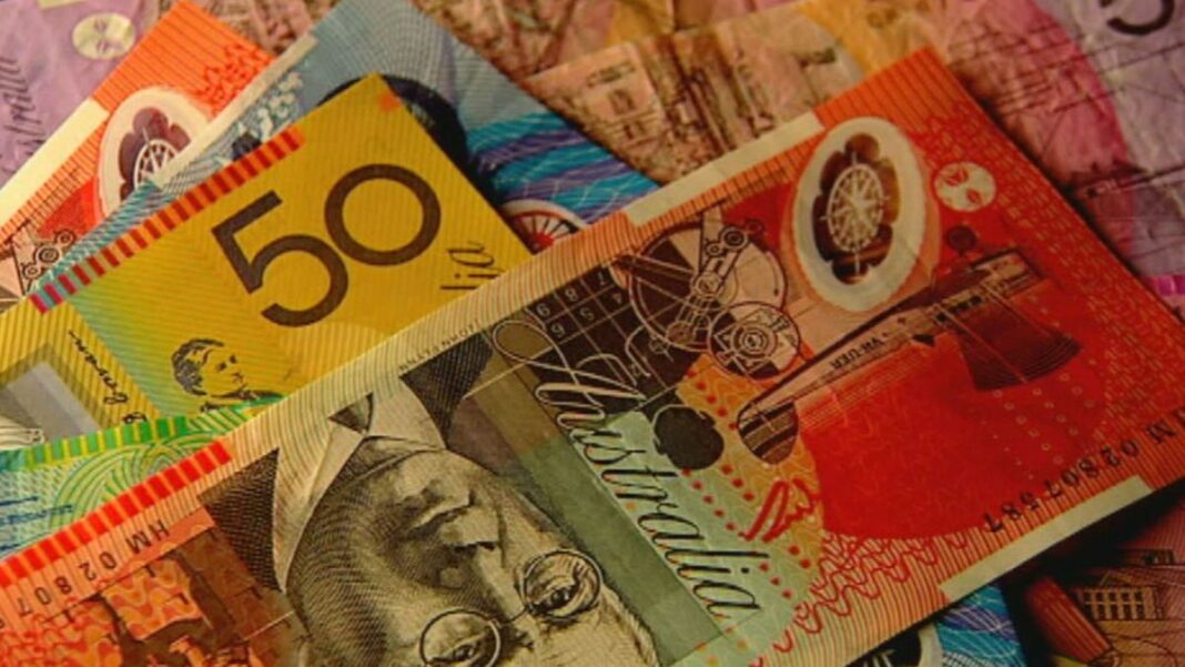 The Albanese government says it will mandate that businesses must accept cash for essential items from 2026 while expanding on its plan to phase out cheques. (A Current Affair)