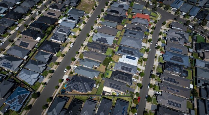 서부 시드니 주민들, 활동 부족로 15억 달러의 비용 발생 Western Sydney residents face barriers to healthy exercise and activity. (Wolter PeetersSMH)