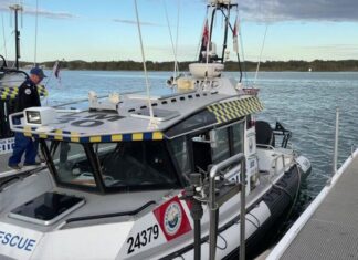 NSW 남성, 19시간 동안 바다에서 표류 Marine Rescue NSW joined the search for the man yesterday. (Nine)