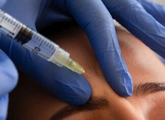 시드니 미용 클리닉, 감염 통제 위반으로 혈액 매개 바이러스 검사 받으라는 안내받아 Patients from a cosmetic clinic in the Sydney CBD have been told to get tested for blood-borne viruses, including HIV. (Getty)