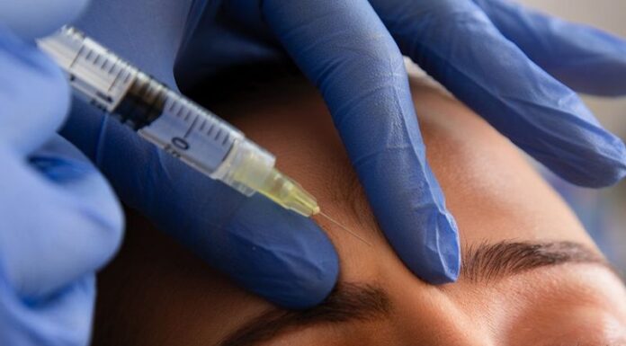 시드니 미용 클리닉, 감염 통제 위반으로 혈액 매개 바이러스 검사 받으라는 안내받아 Patients from a cosmetic clinic in the Sydney CBD have been told to get tested for blood-borne viruses, including HIV. (Getty)