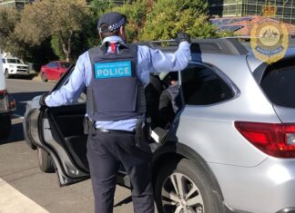 시드니 남성, 중국에서 밀반입한 7천만 달러 규모의 마약 밀매로 징역형 선고 The Sydney man was arrested for importing 233kg of methamphetamine hidden in construction equipment in June 2022. (AFP)