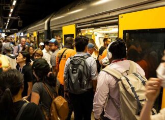 RTBU 노조와 NSW 정부 간 회담 이후 시드니 기차 파업 철회 Industrial action that would have cancelled trains across the Sydney network this weekend has been cancelled. (Louise Kennerley)