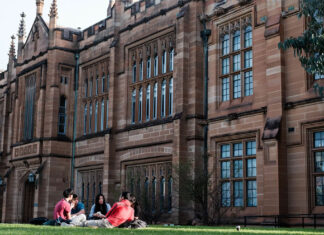 호주 대학 내년 유학생 입학 차단 The university of sydney has hit out at the government. credit_Oscar Colman