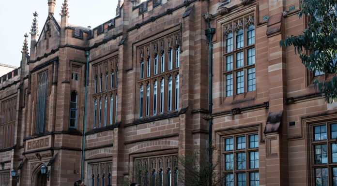 호주 대학 내년 유학생 입학 차단 The university of sydney has hit out at the government. credit_Oscar Colman