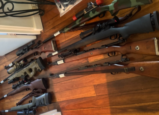 시드니 데니스톤 한 집에서 70여 정 총기 및 무기 압수 Police seized more than 70 guns and weapons. (NSW Police Force)