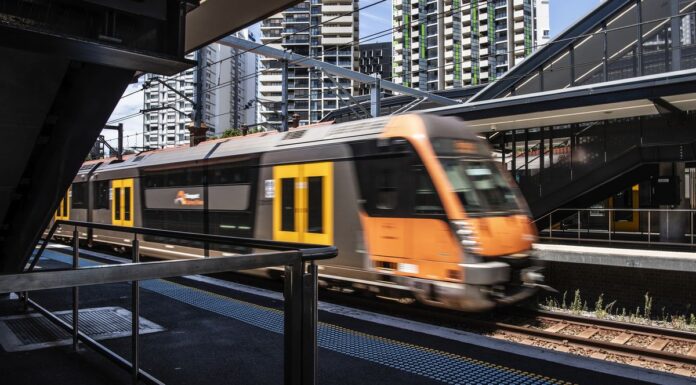 일요일 밤 법원 명령, 시드니 기차 파업 금지 NSW Premier Chris Minns made the announcement this afternoon, saying the government's best efforts to do a deal had failed. (Steven SiewertSydney Morning Herald)