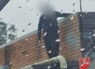 시드니 케임브리지 파크 버거매장 부부 사망사건 아들 살해 혐의로기소 CCTV footage captured a 'shadowy' figure. (9News)