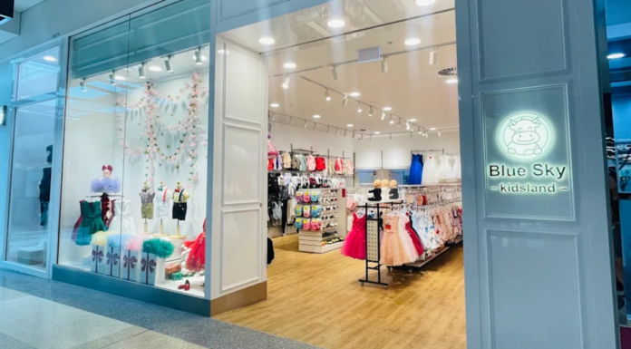 NSW 어린이 의류 매장, ‘취약한’ 이주 노동자 착취로 500만 달러 벌금 부과 Blue Sky Kids Land was found to have underpaid four Chinese migrant workers by $131,920 in total. (Westfields)