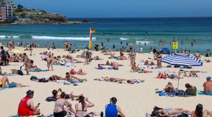 호주 크리스마스 날, 기온 상승, 오후 천둥번개와 비: 각 도시의 날씨 예보 It'll be a hot day for most capital cities in Australia. (Edwina Pickles)