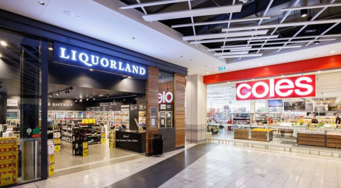 2024년 호주 상점들 박싱데이 영업시간 Coles is open on Christmas Eve but closed Christmas Day. (Jon W Event Photos Australia)