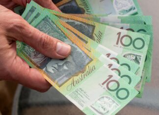 어려운 자녀 경제적 도움주는 호주 부모 증가 Financial aid by parents is increasingly be spent on living expenses, new research shows. (Getty ImagesiStockphoto)