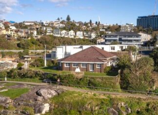 시드니 브론테 비치 호화 맨션 디자인 두고 법정 다툼 The original home stood for some 100 years.news.com.au