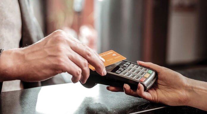 호주 Commonwealth Bank, 모든 유형의 카드 수수료 폐지 촉구 Surcharges-on-debit-cards-could-be-banned-under-a-federal-government-plan.-(iStock)