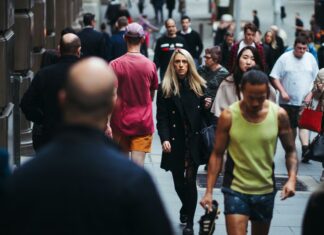 호주 실업률 소폭 상승, 그러나 2월 금리 인하에는 충분하지 않을 수 있어 Australia's unemployment rate has risen slightly, increasing the chances of an interest rate cut. (Dion GeorgopoulosSMH)