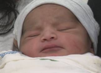 호주 ‘베타 세대’ 첫 아기, 새해 첫날 태어나다 Baby Marya was the first baby born in Melbourne in 2025. (Nine)