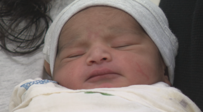 호주 ‘베타 세대’ 첫 아기, 새해 첫날 태어나다 Baby Marya was the first baby born in Melbourne in 2025. (Nine)